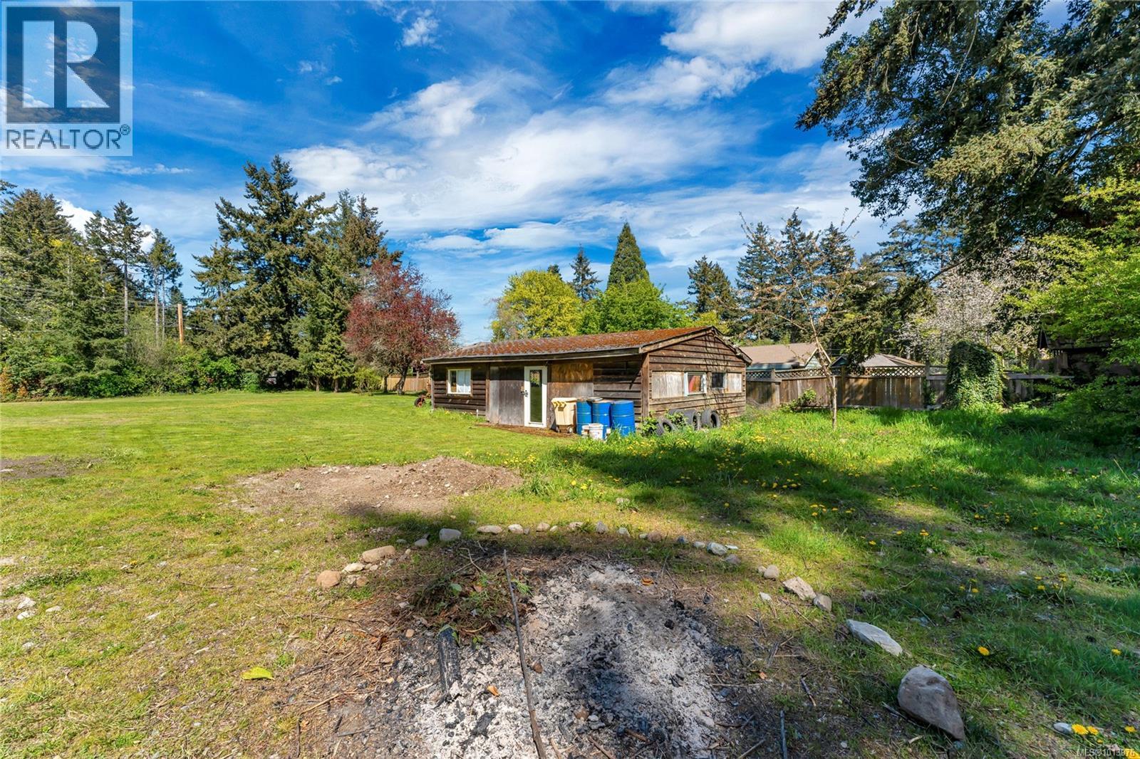 753 Sayward Rd - 36