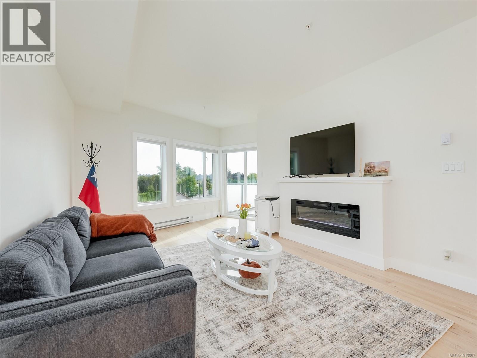 307 7098 Wallace Drive, Central Saanich