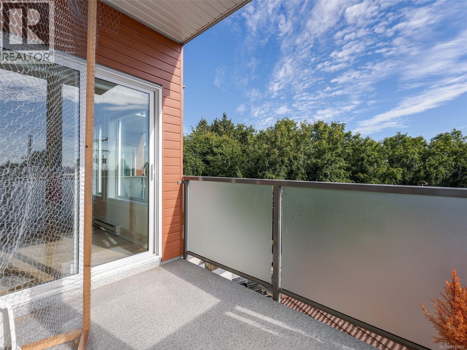 307 7098 Wallace Drive, Central Saanich