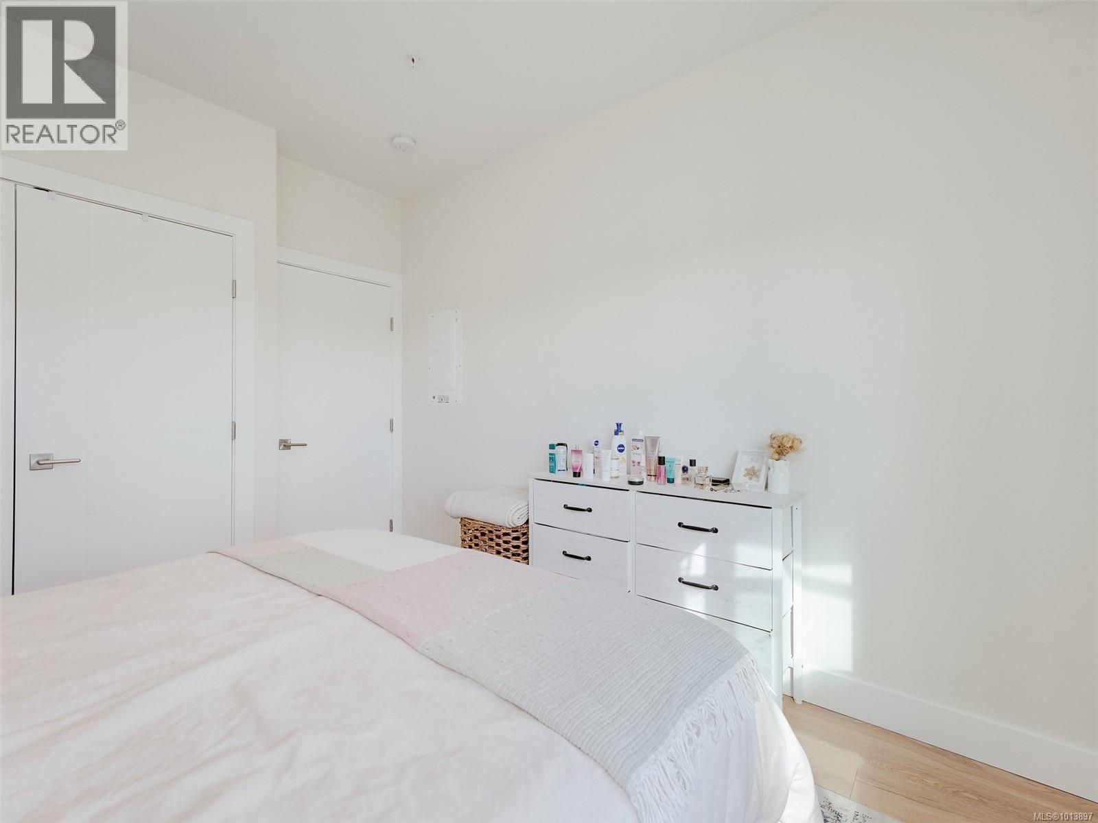 307 7098 Wallace Drive, Central Saanich
