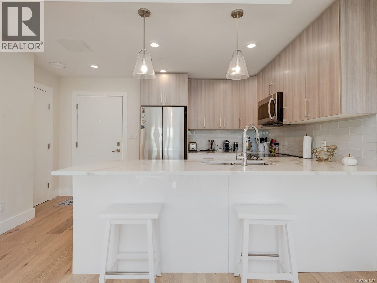307 7098 Wallace Drive, Central Saanich