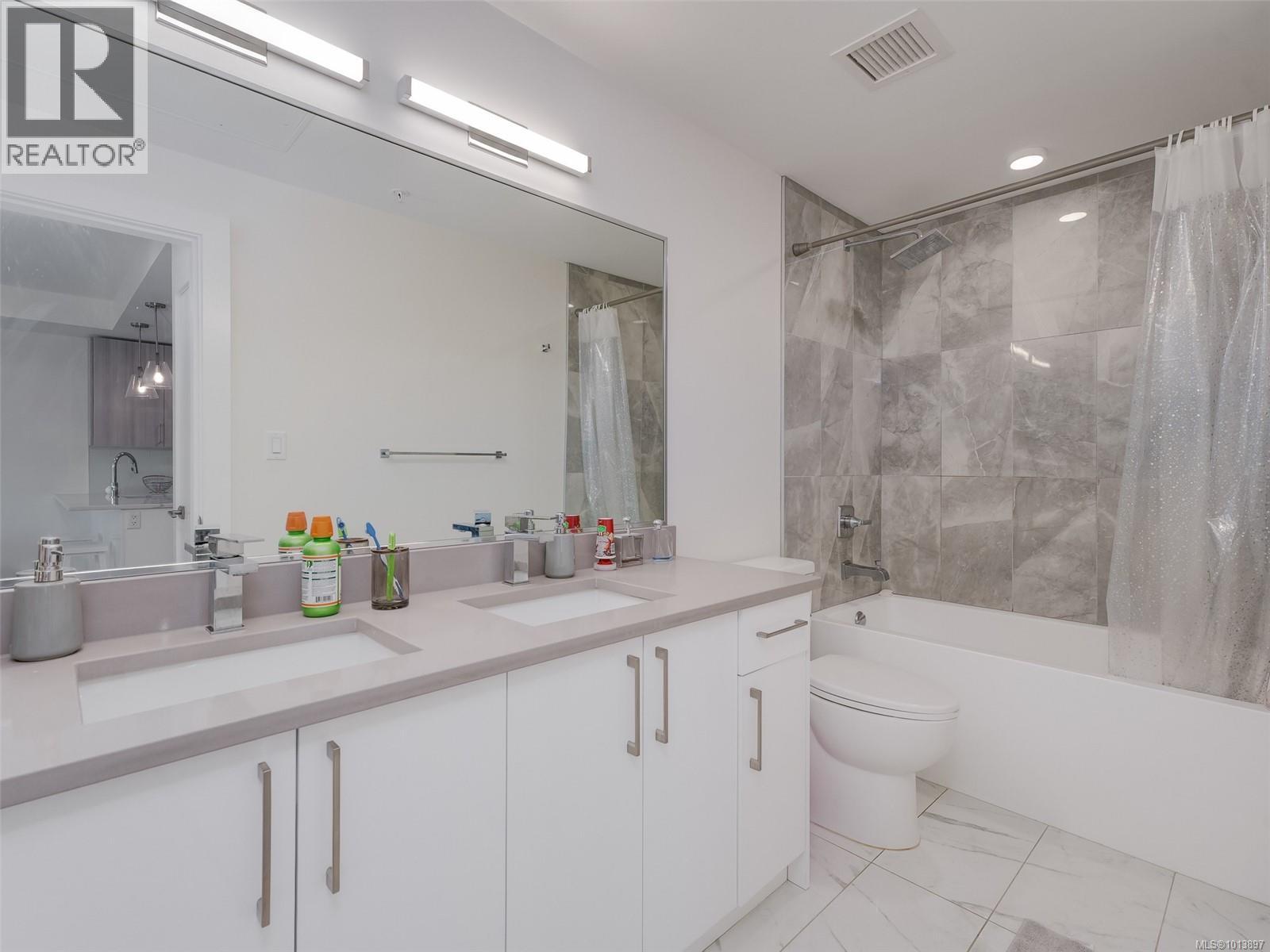 307 7098 Wallace Drive, Central Saanich