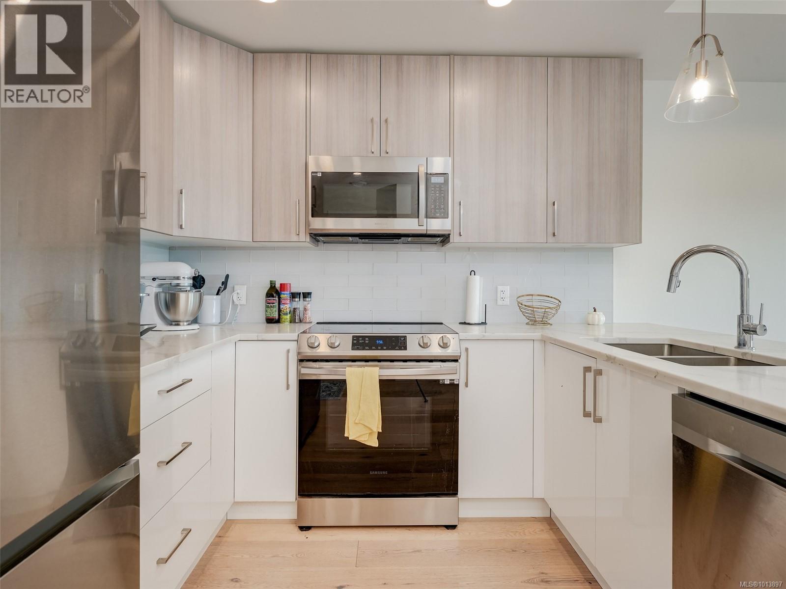 307 7098 Wallace Drive, Central Saanich