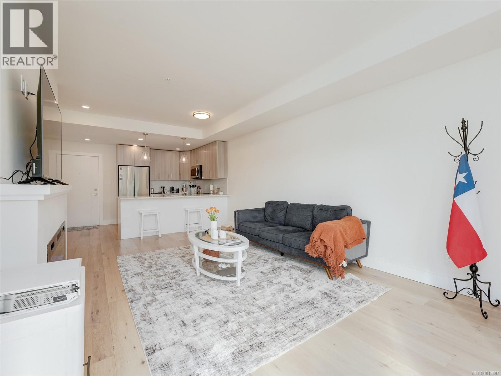 307 7098 Wallace Drive, Central Saanich
