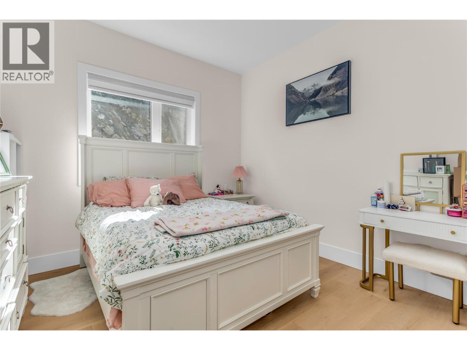  1189 Lone Pine Drive, Kelowna