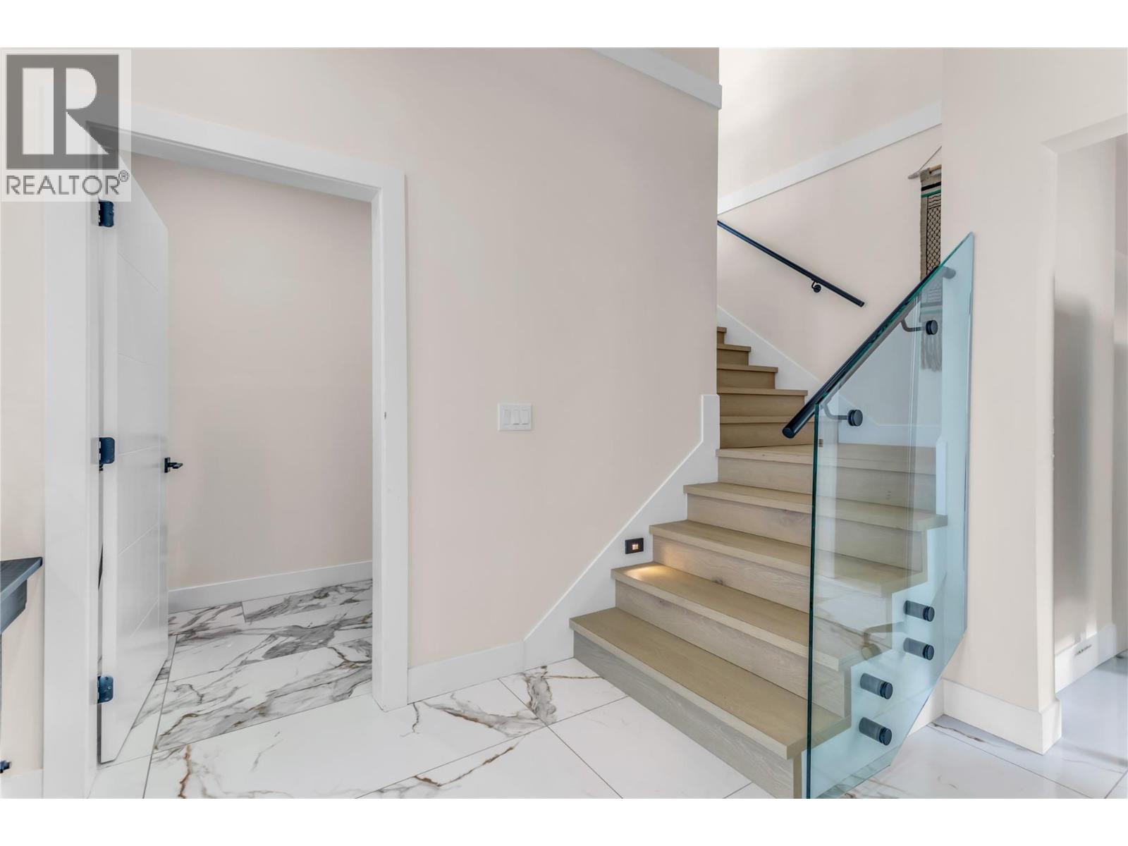  1189 Lone Pine Drive, Kelowna