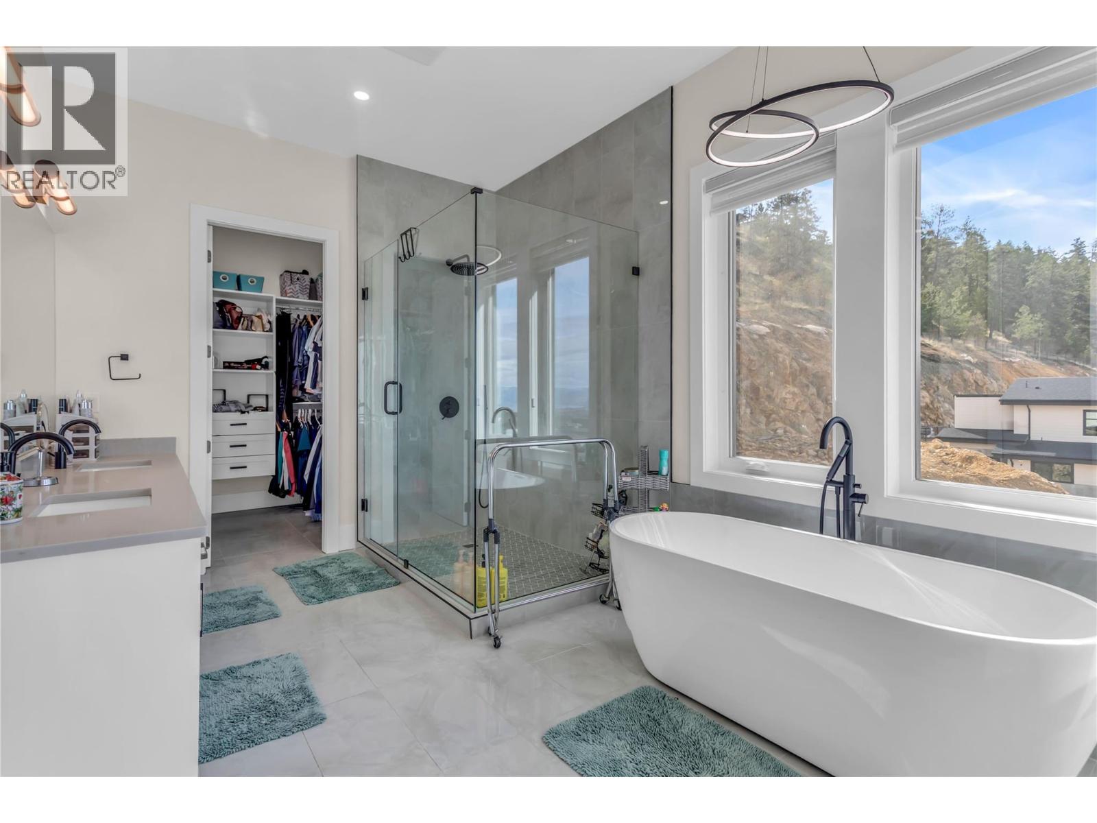  1189 Lone Pine Drive, Kelowna
