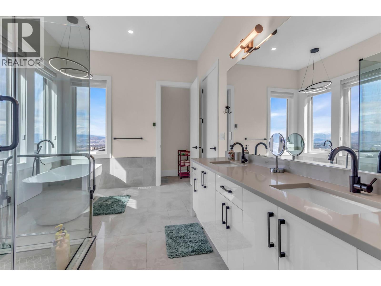  1189 Lone Pine Drive, Kelowna