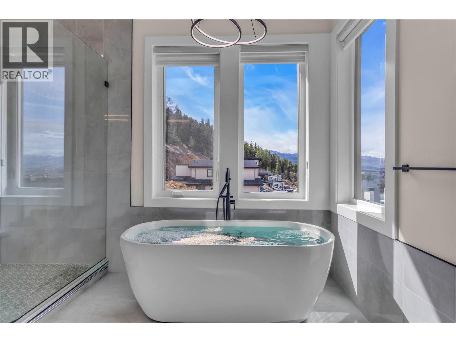  1189 Lone Pine Drive, Kelowna