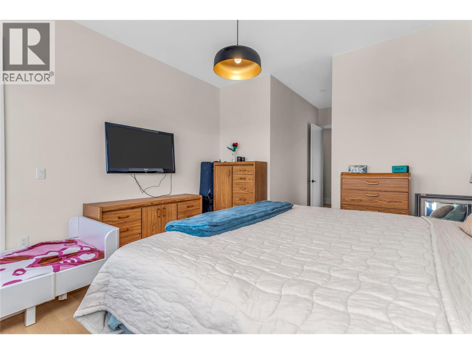  1189 Lone Pine Drive, Kelowna