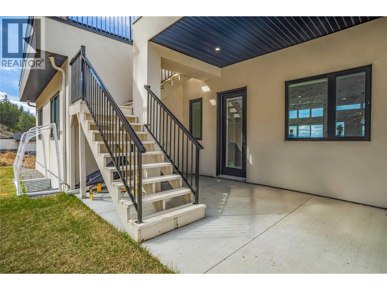  1189 Lone Pine Drive, Kelowna