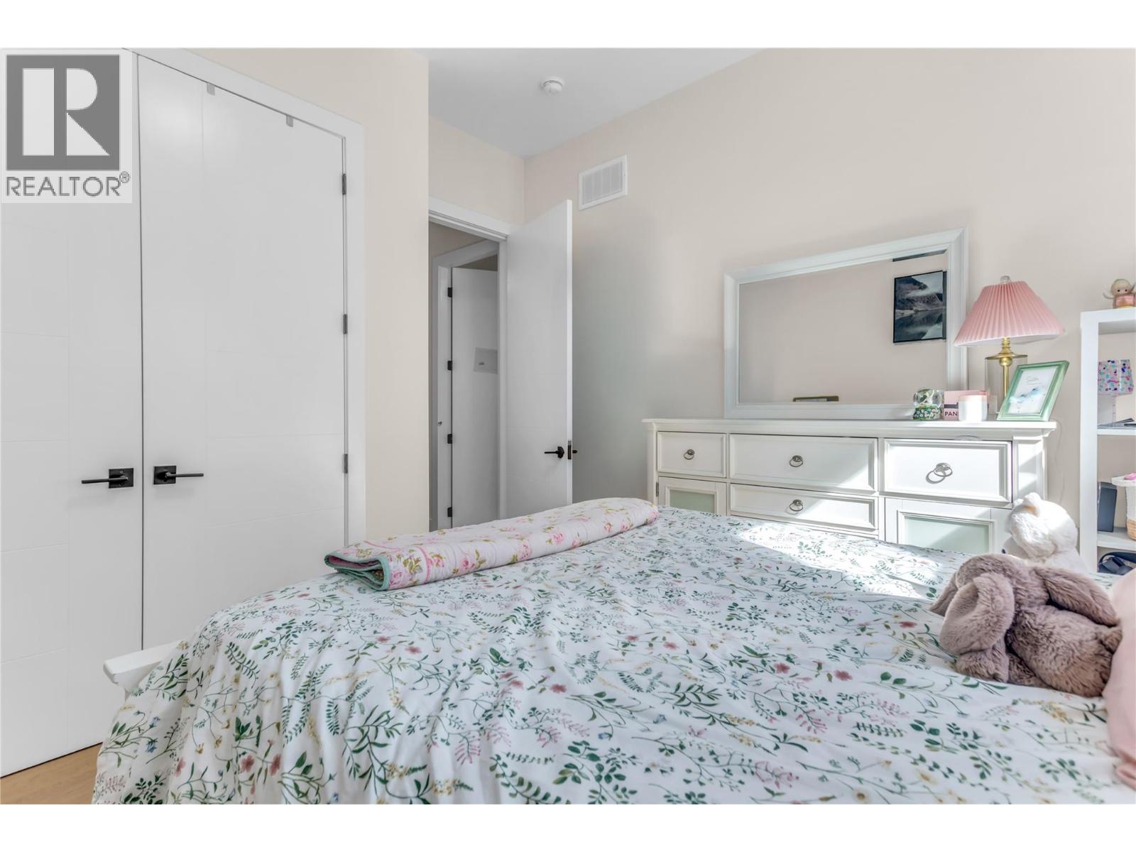  1189 Lone Pine Drive, Kelowna