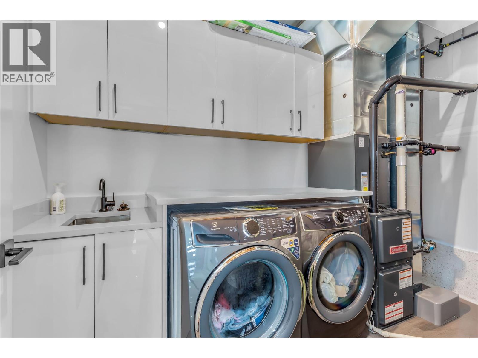  1189 Lone Pine Drive, Kelowna