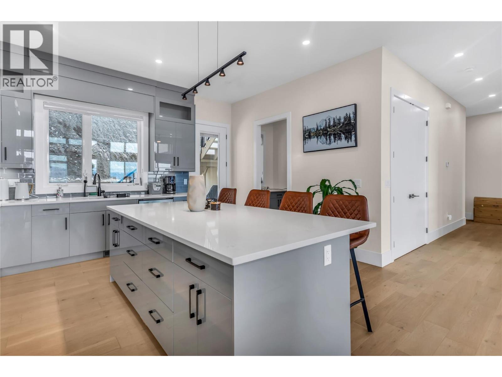 1189 Lone Pine Drive, Kelowna