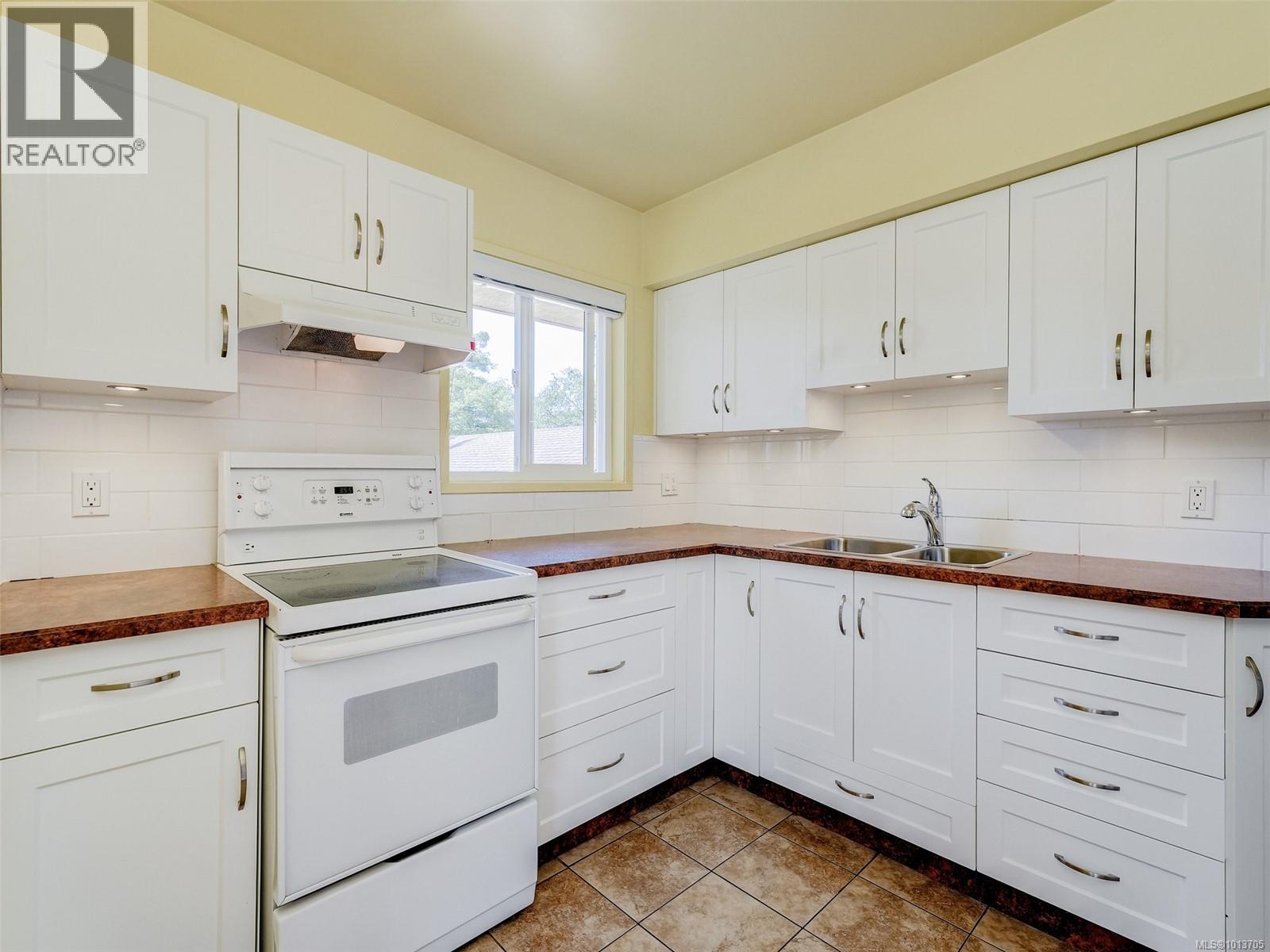 2532 Shakespeare St, Victoria
