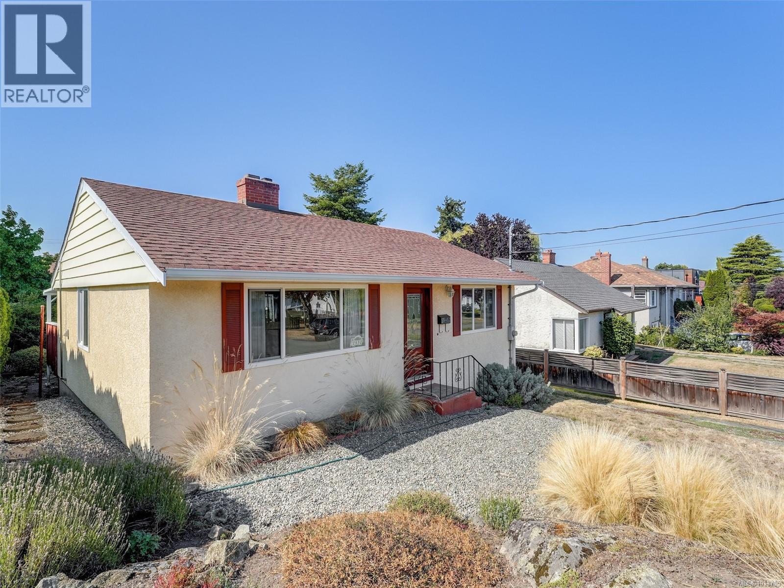 2532 Shakespeare St, Victoria
