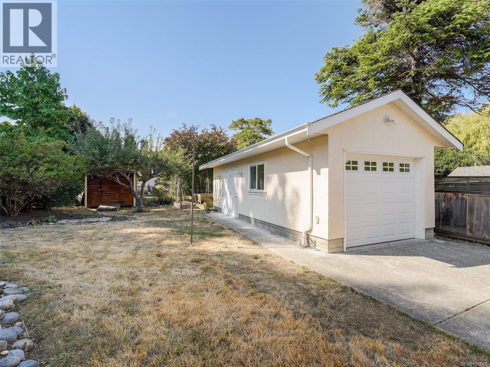 2532 Shakespeare St, Victoria