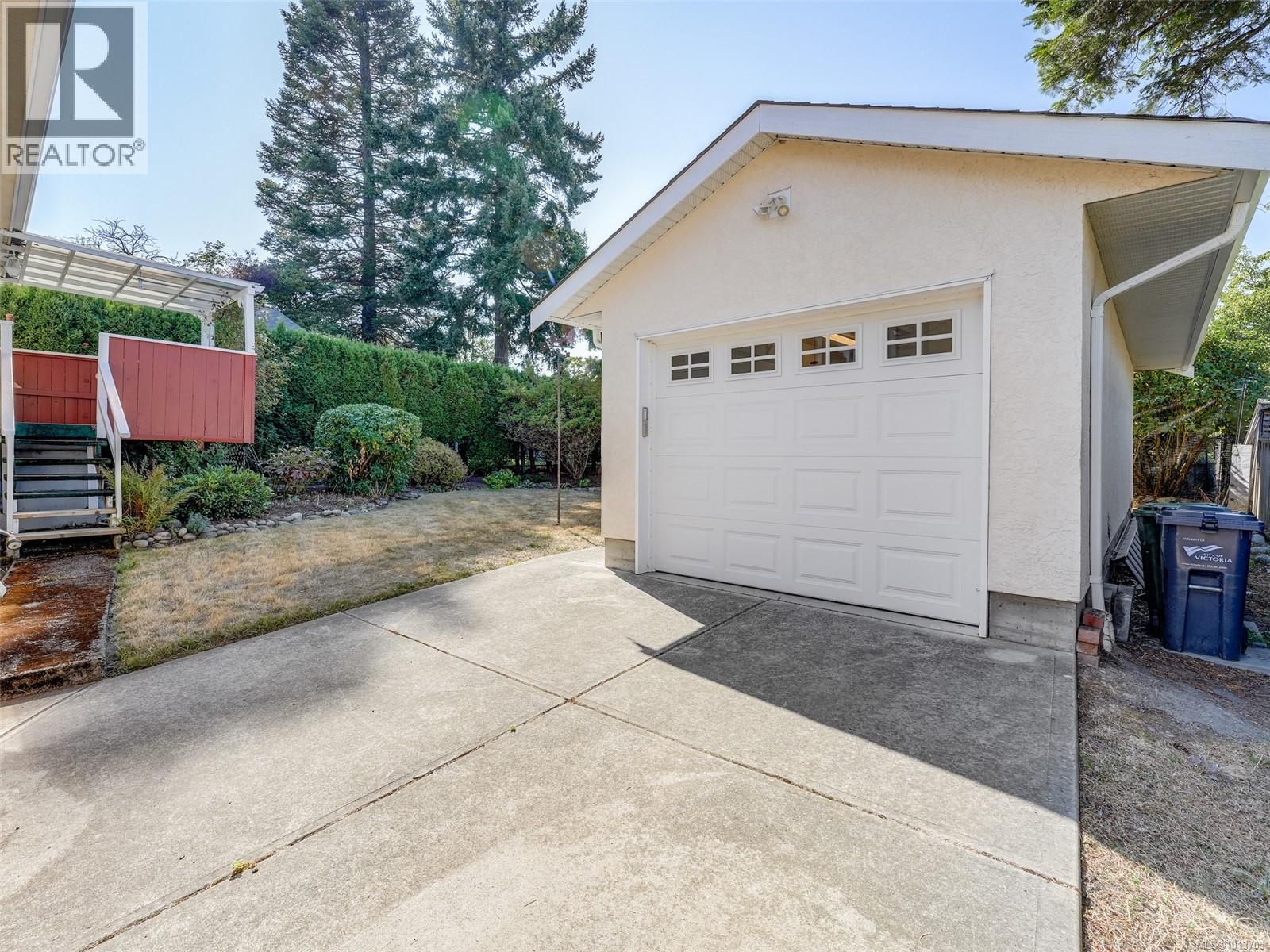 2532 Shakespeare St, Victoria