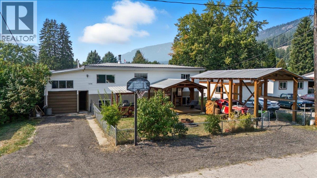 1076 Columbia Heights Road, Robson