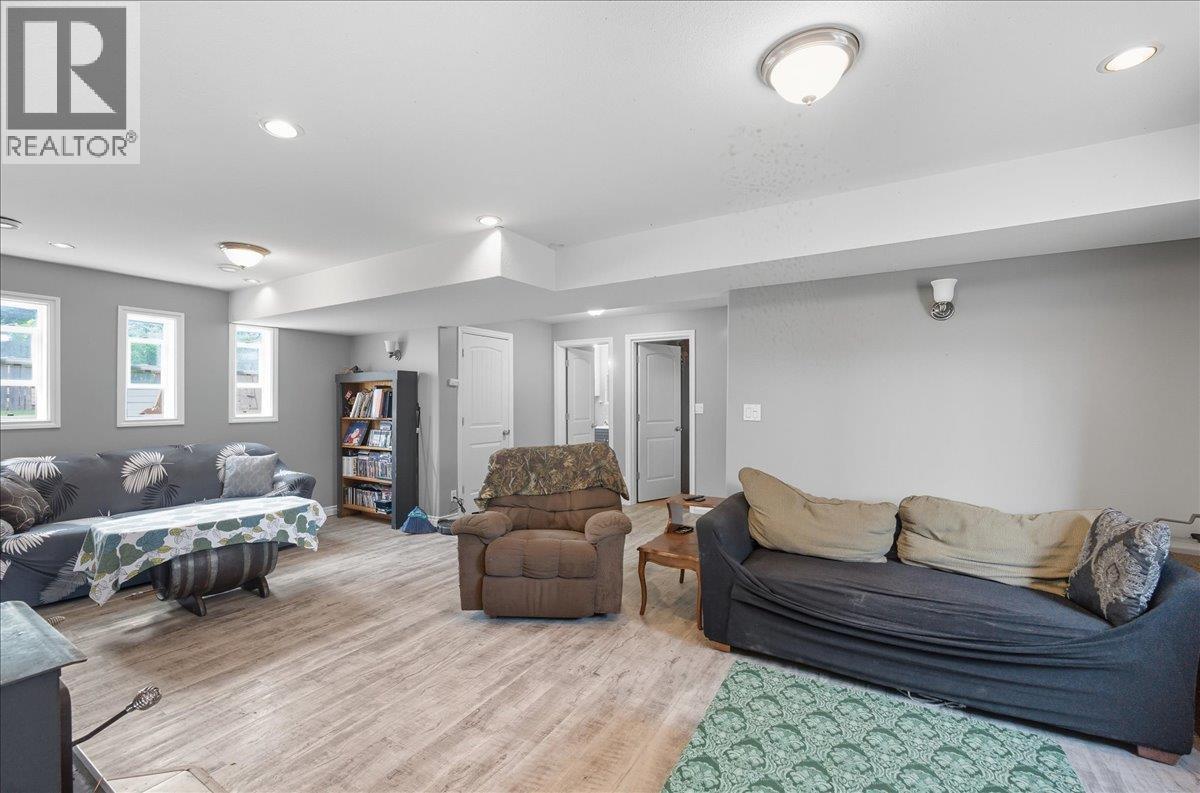 1076 Columbia Heights Road, Robson
