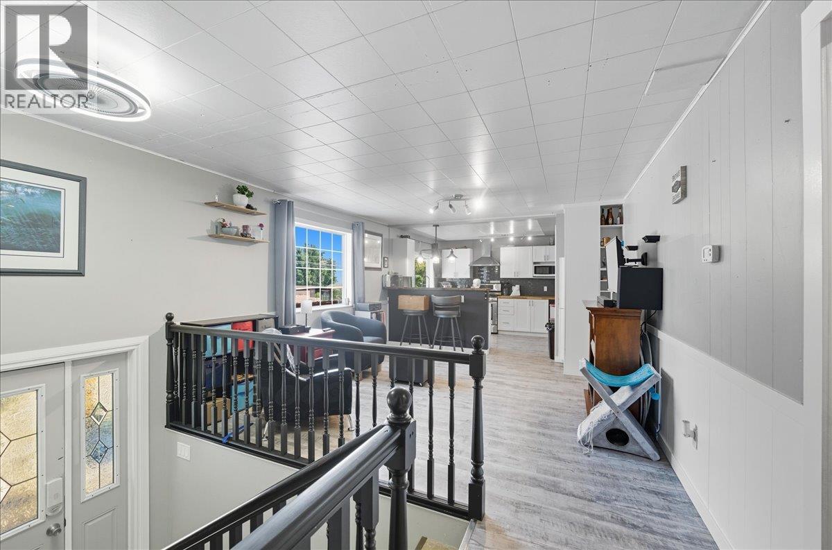 1076 Columbia Heights Road, Robson