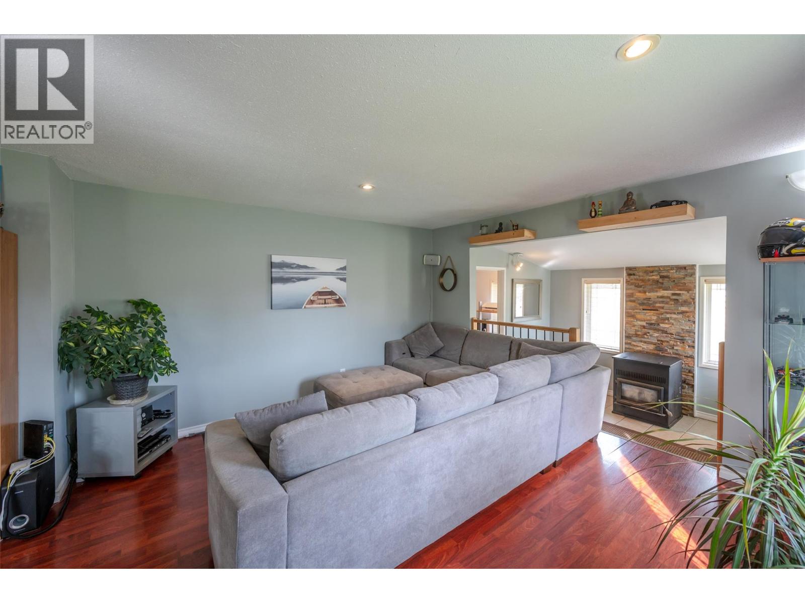 5471 SAWMILL Road, Oliver