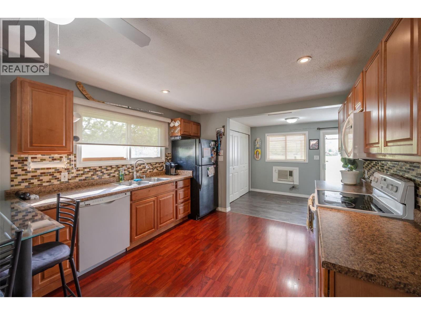 5471 SAWMILL Road, Oliver