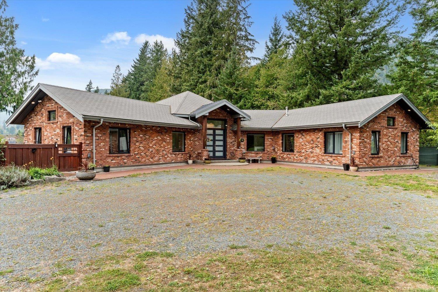 1185 COLUMBIA VALLEY ROAD, Columbia Valley, Columbia Valley