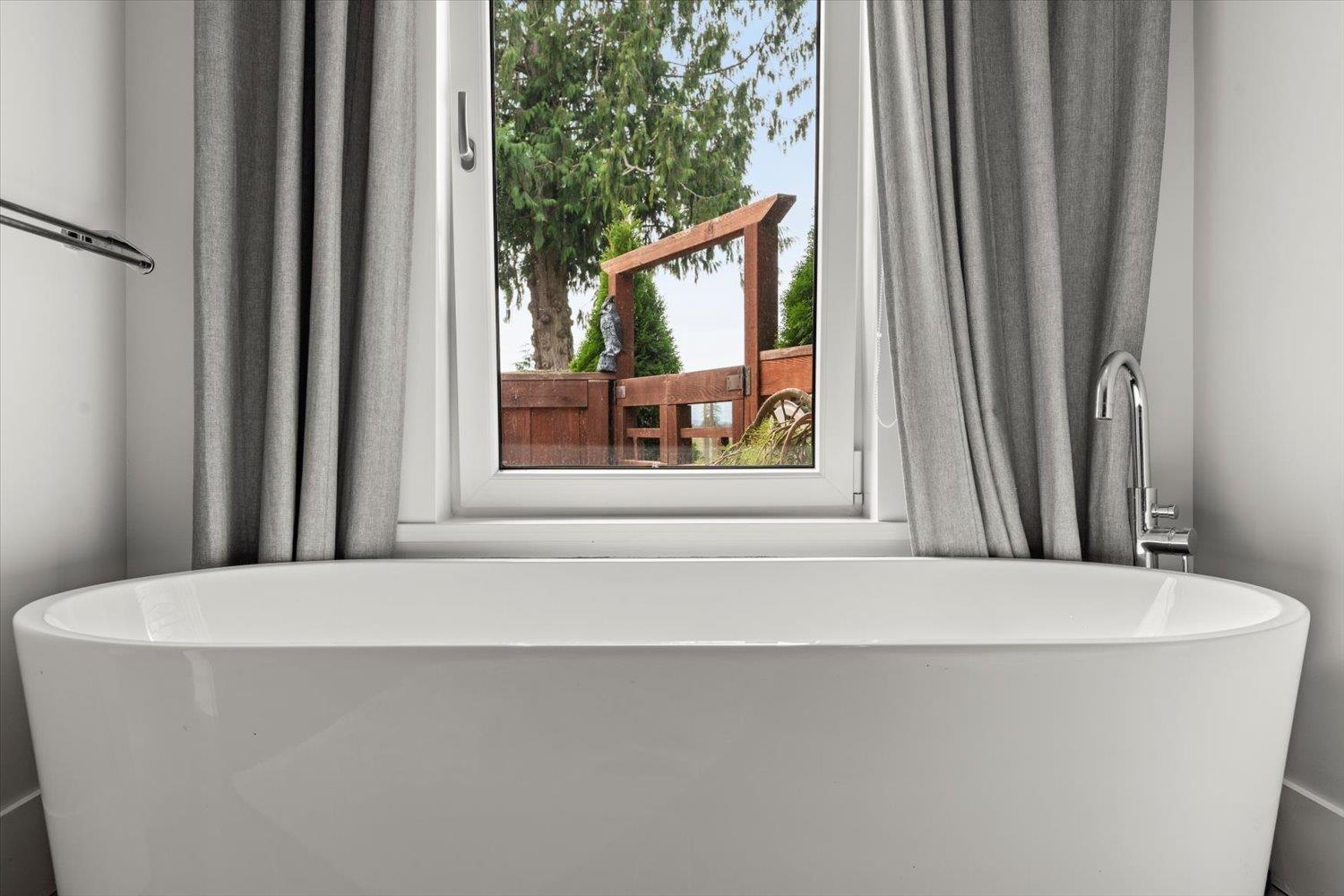 1185 COLUMBIA VALLEY ROAD, Columbia Valley, Columbia Valley