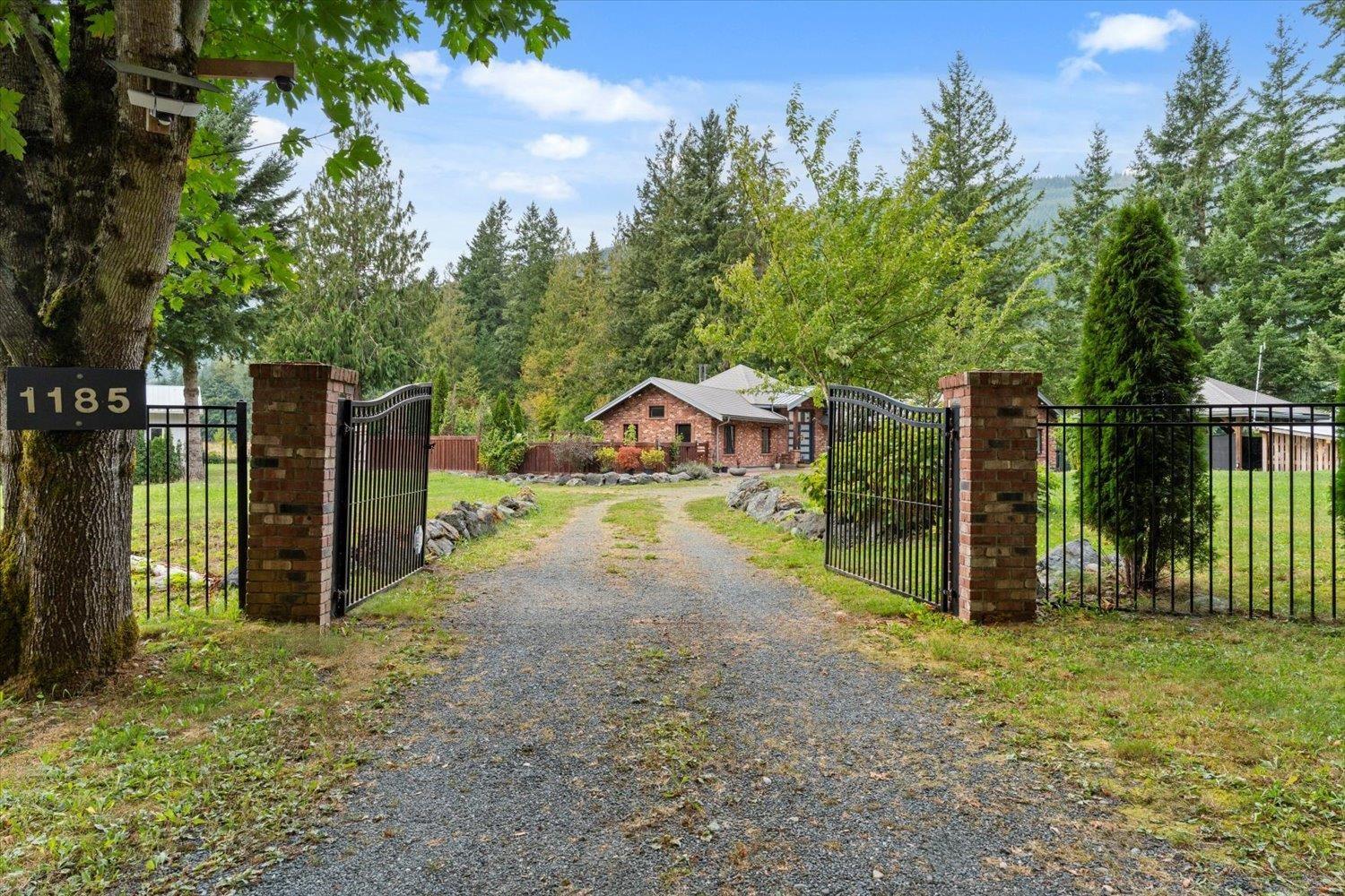 1185 COLUMBIA VALLEY ROAD, Columbia Valley, Columbia Valley