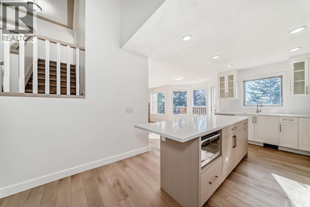 Single Family House for Sale in  Signature Close SW Signal Hill Calgary 