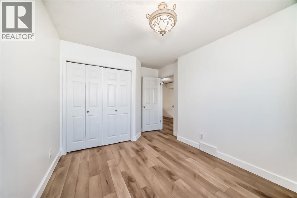 Single Family House for Sale in  Signature Close SW Signal Hill Calgary 