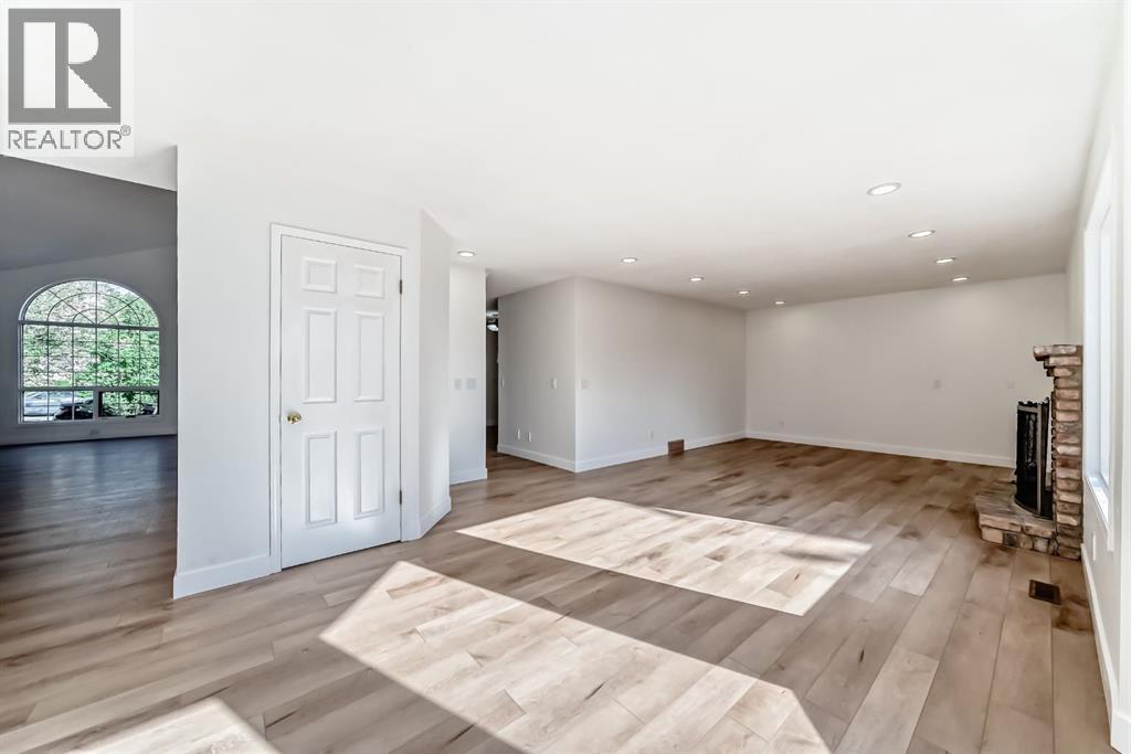 Single Family House for Sale in  Signature Close SW Signal Hill Calgary 