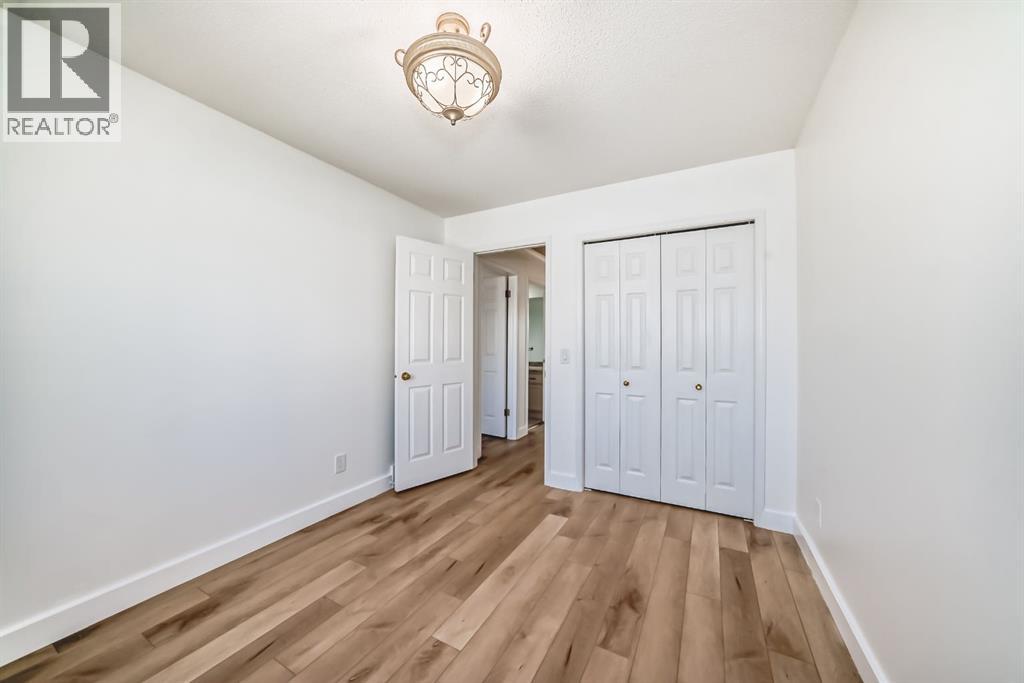 Single Family House for Sale in  Signature Close SW Signal Hill Calgary 