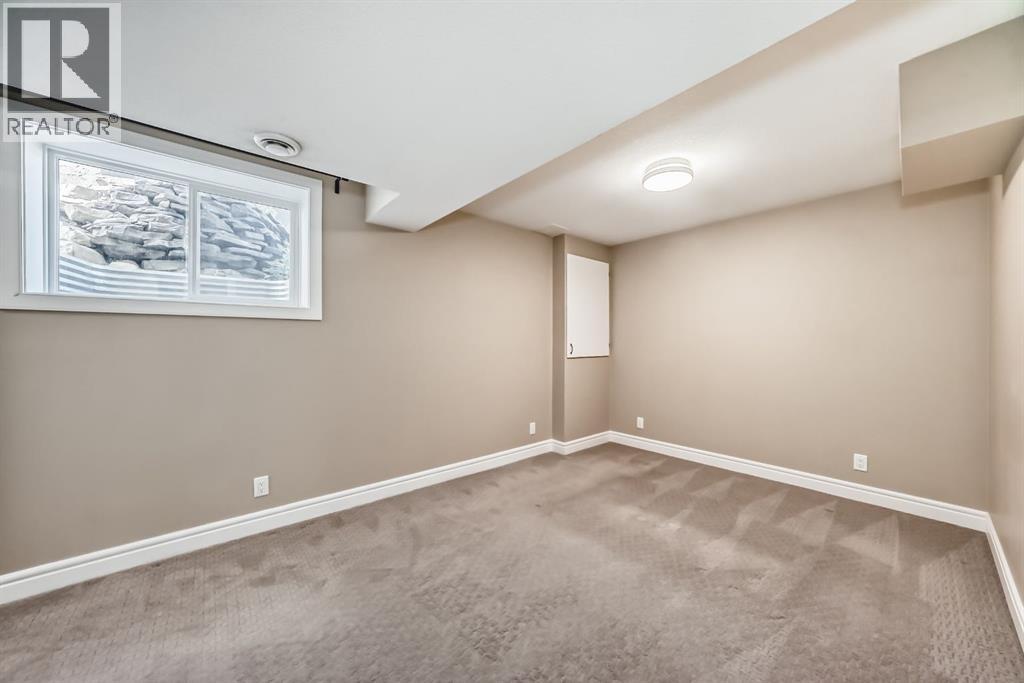 Single Family House for Sale in  Signature Close SW Signal Hill Calgary 
