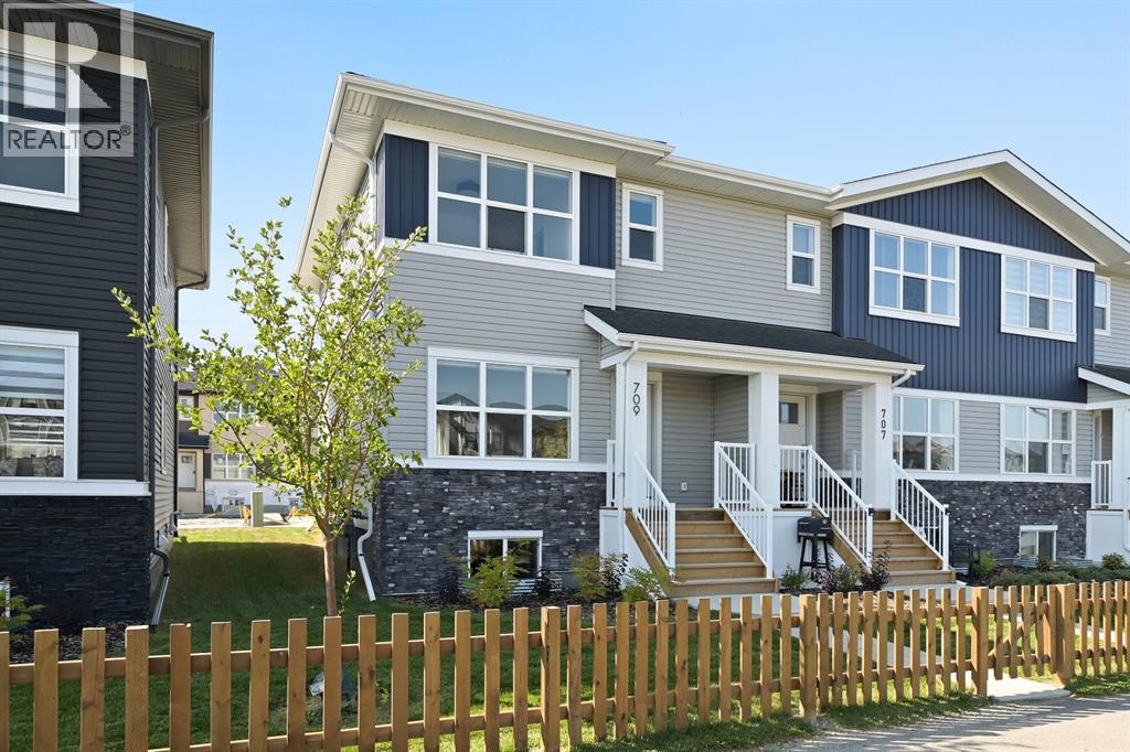 525 River Heights Drive, Cochrane