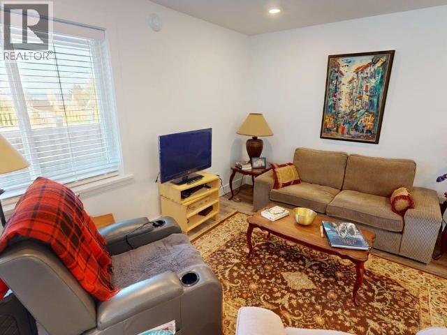 B4-6900 BURNABY STREET, Powell River