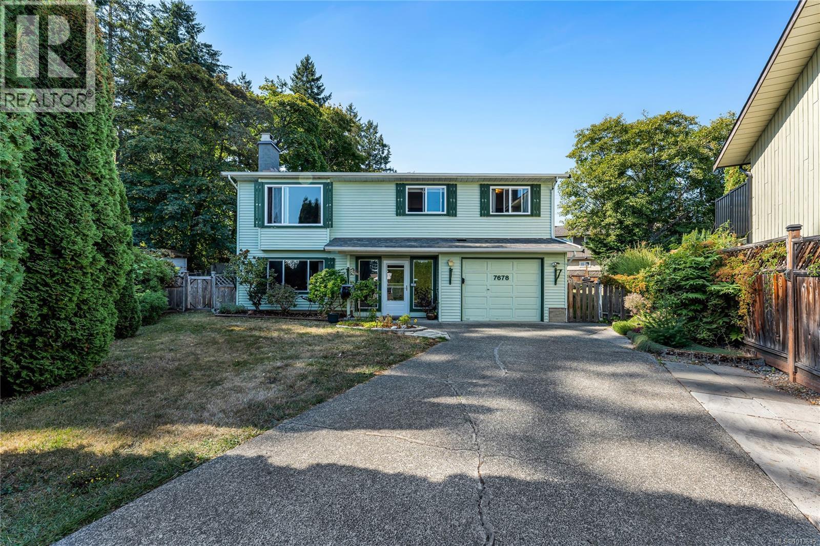 7678 Grieve Cres, Central Saanich