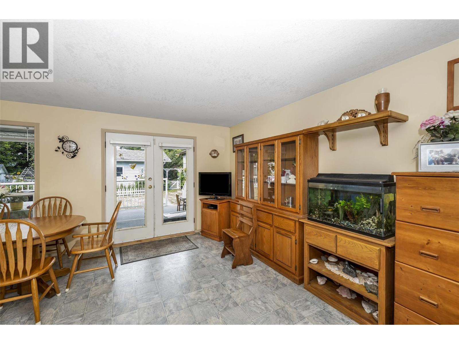 2260 Wilson Avenue, Armstrong