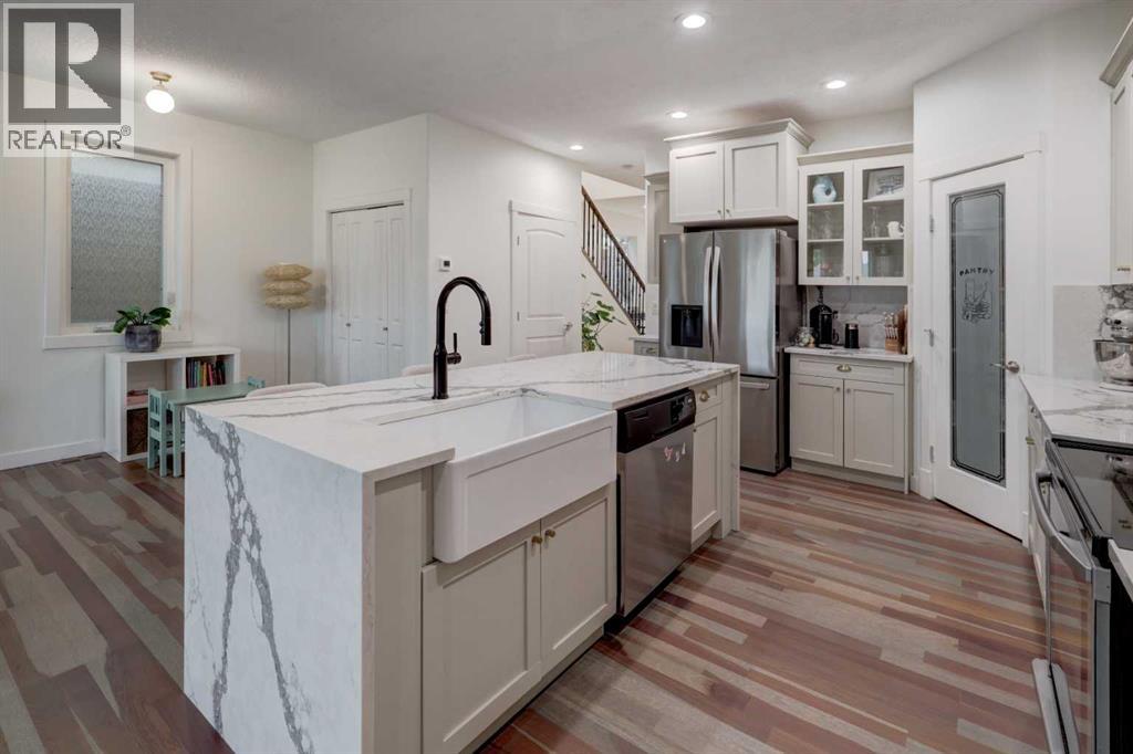 Single Family House for Sale in   Avenue NW Bowness Calgary 