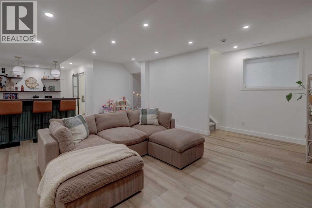 Single Family House for Sale in   Avenue NW Bowness Calgary 