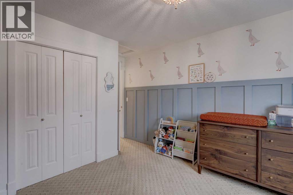 Single Family House for Sale in   Avenue NW Bowness Calgary 