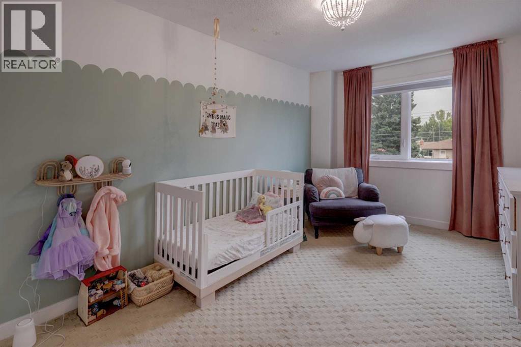 Single Family House for Sale in   Avenue NW Bowness Calgary 