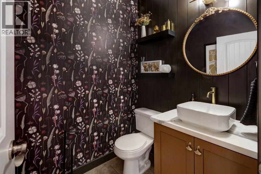 Single Family House for Sale in   Avenue NW Bowness Calgary 
