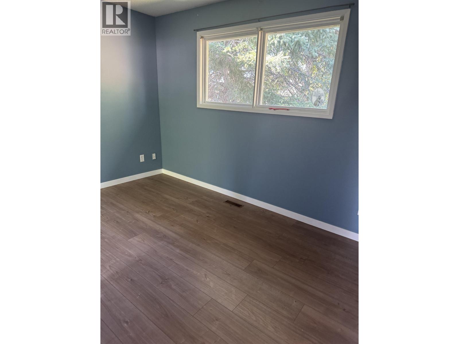 417 CENTENNIAL DRIVE, Mackenzie