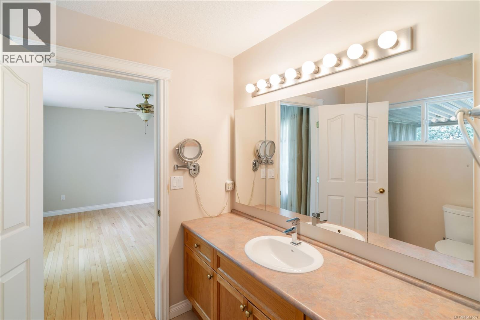 133 Hamilton Ave, Parksville