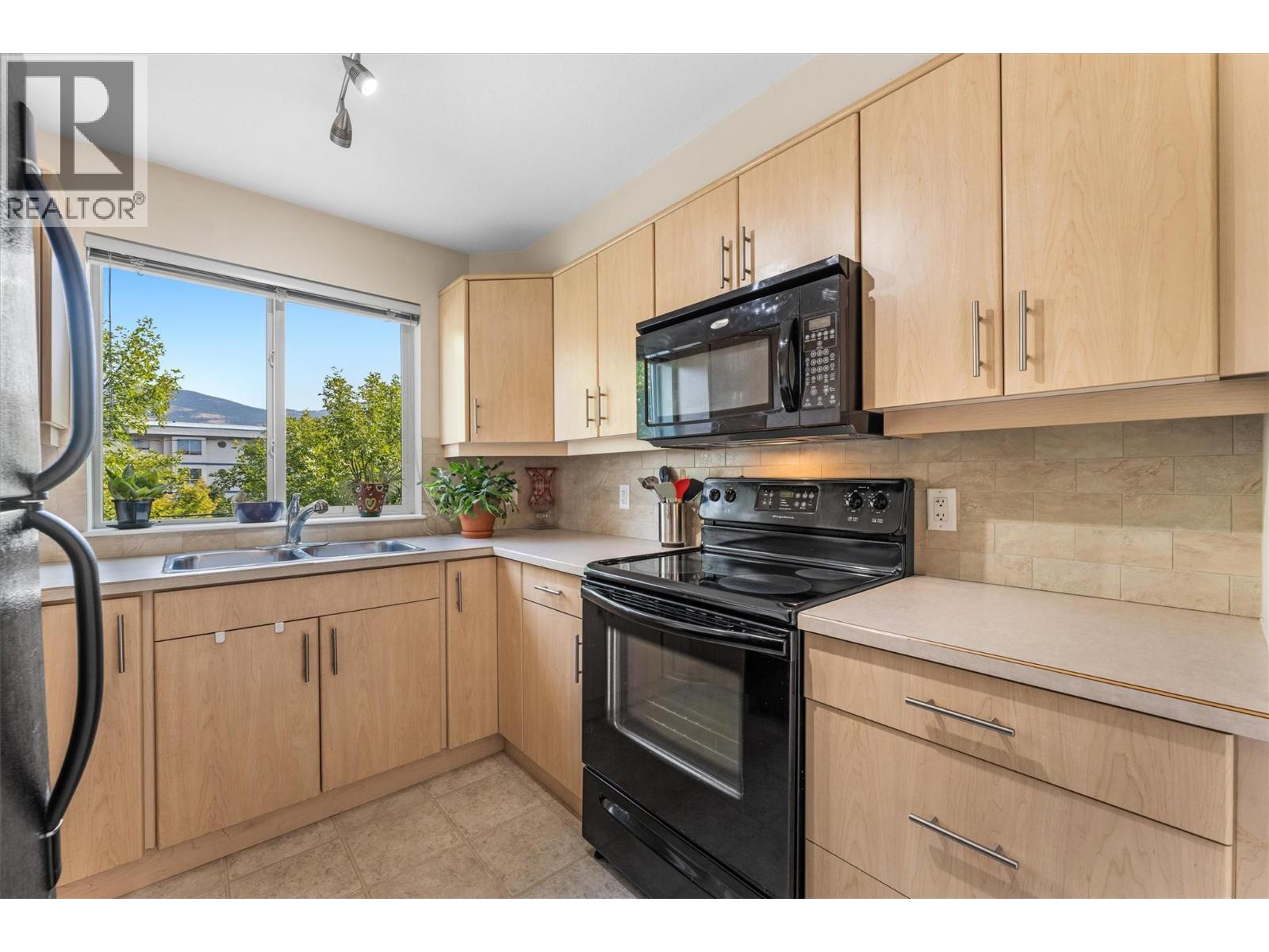 3109 325 McIntosh Road, Kelowna