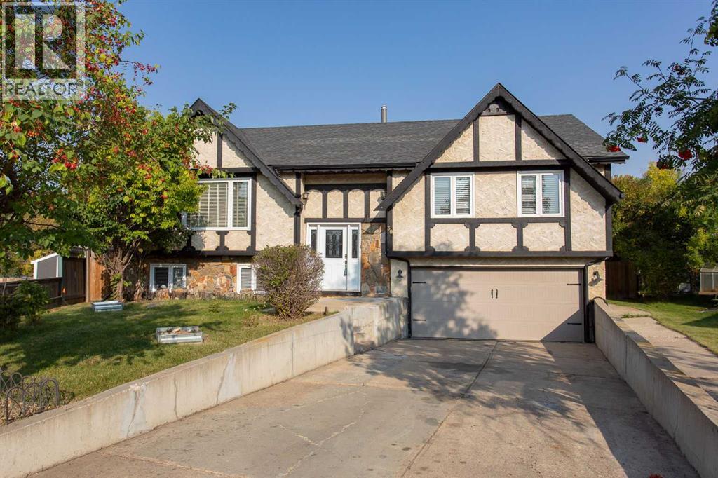 30 Maple Bay, Lacombe