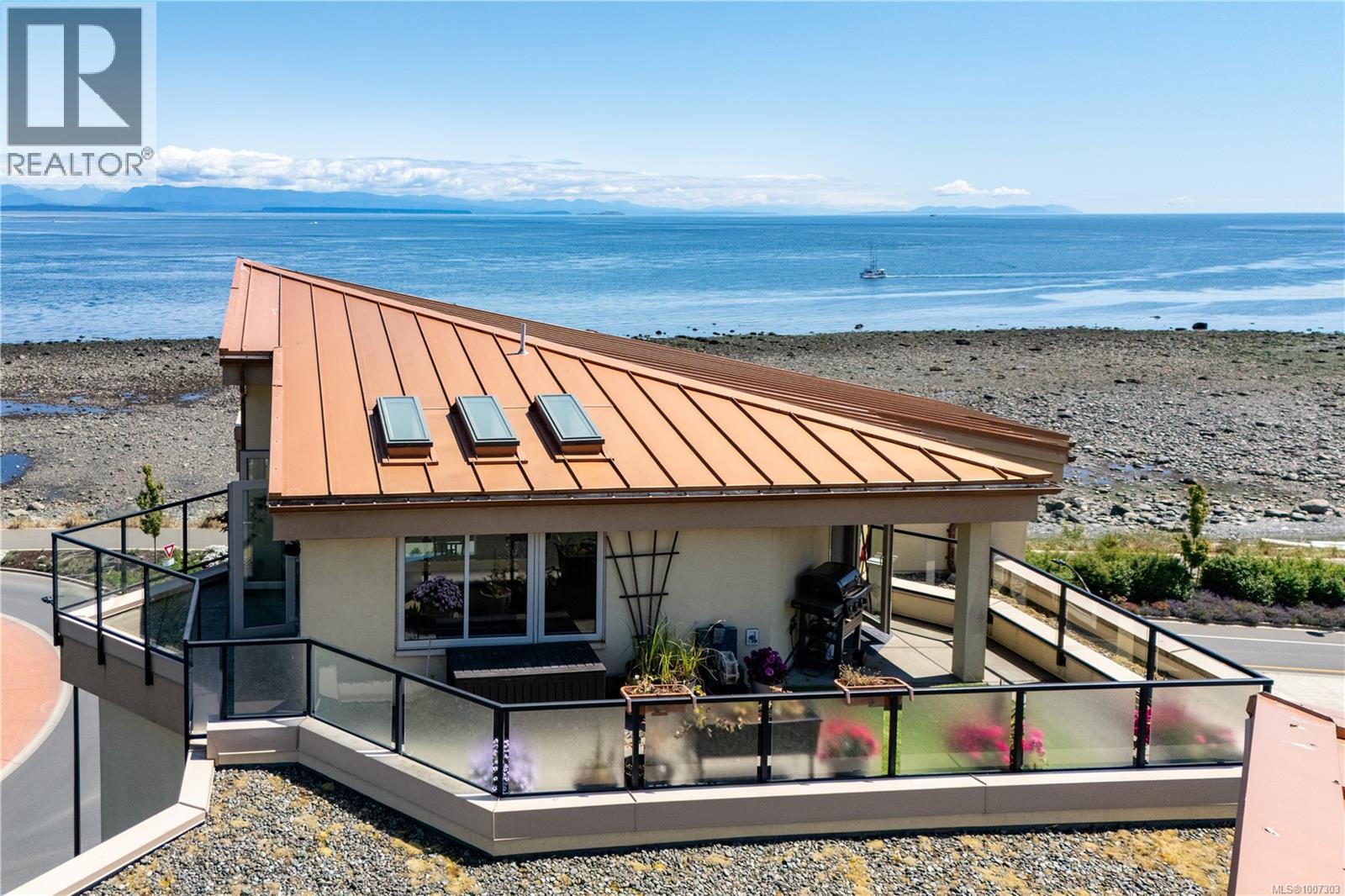 1392 Island Hwy S, Campbell River - Exteriors - Drone/Aerial View - Photo 2