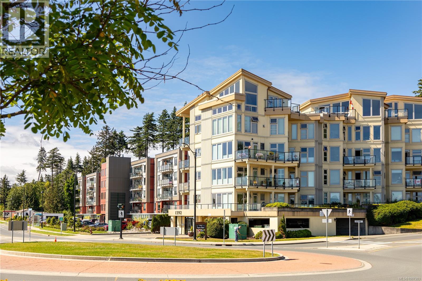 1392 Island Hwy S, Campbell River - Exteriors - Full Complex View - Photo 11